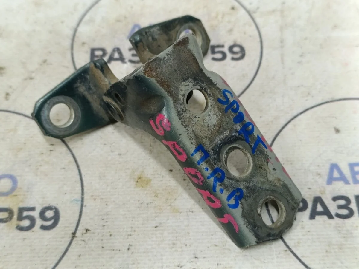 Петля двери Mitsubishi Pajero Sport II (2008—2013)