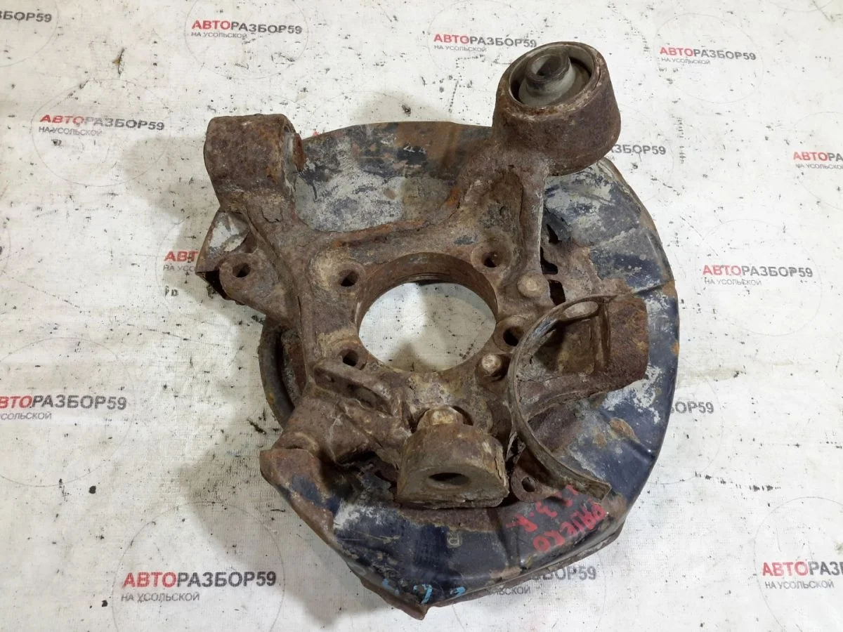 Кулак задний правый Mitsubishi Pajero IV (2006—2011)