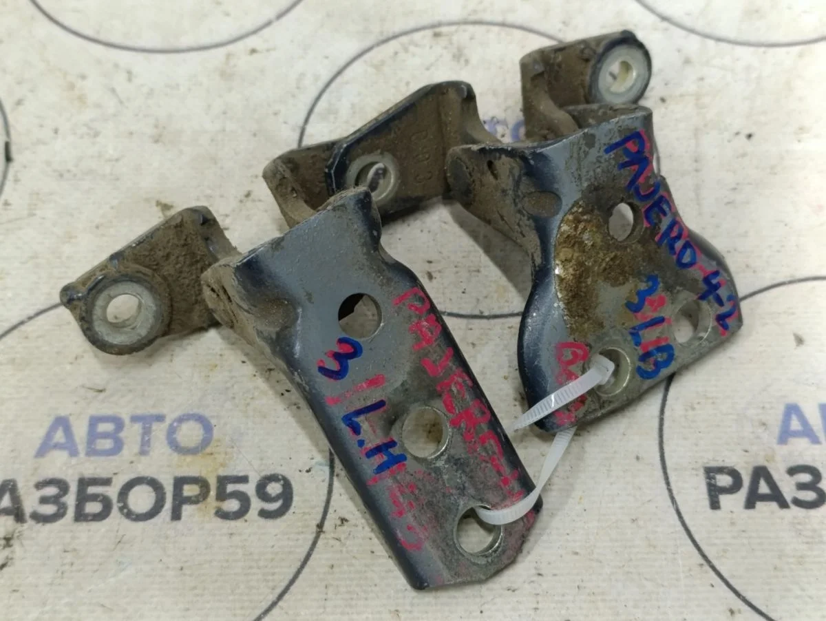 Петля двери Mitsubishi Pajero IV (2006—2011)