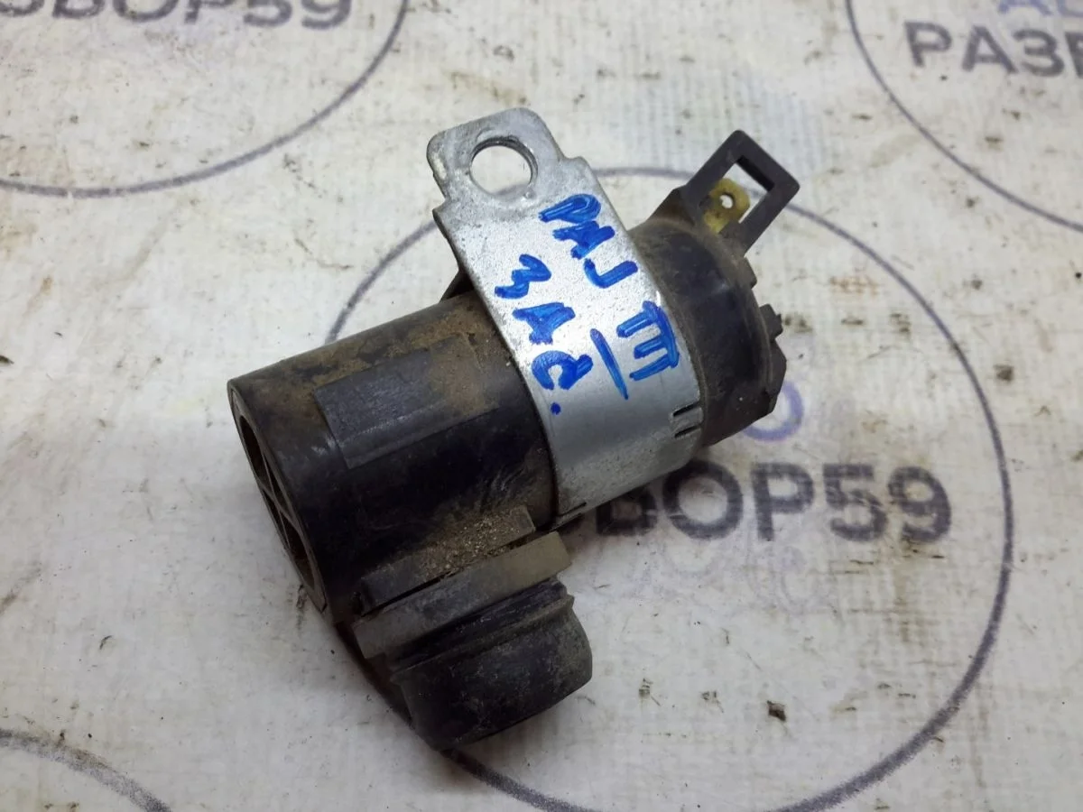 Насос омывателя Mitsubishi Pajero III (1999—2003)