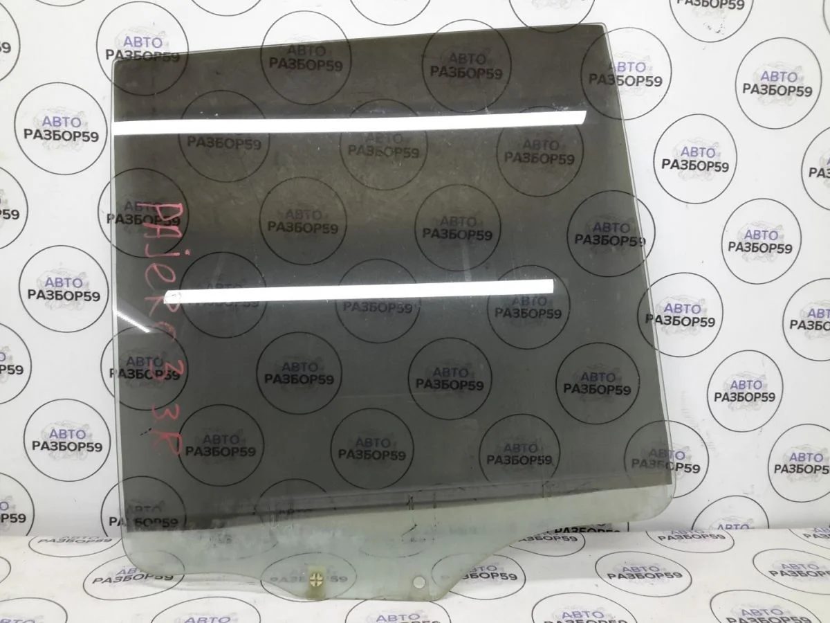 Стекло заднее правое Mitsubishi Pajero III (1999—2003)