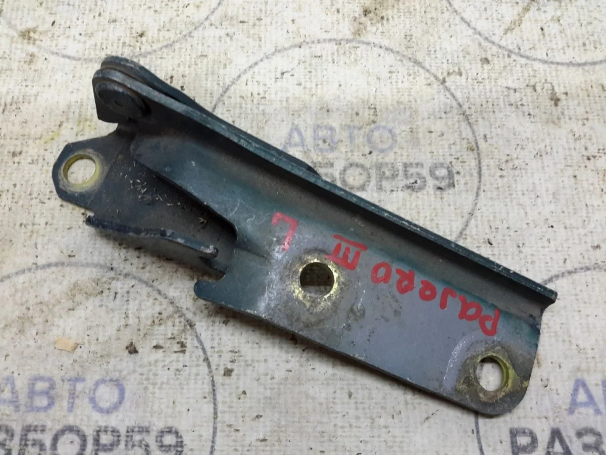 Петля капота Mitsubishi Pajero III (1999—2003)