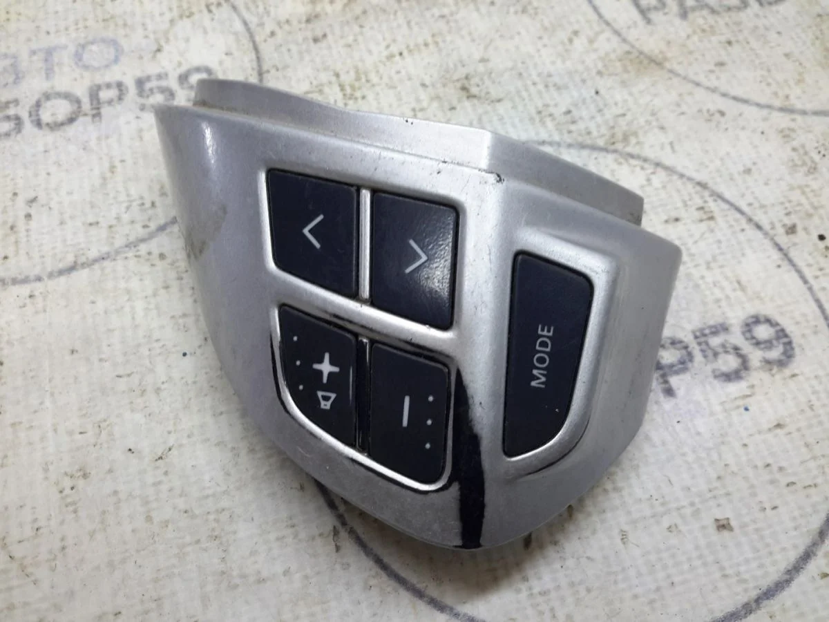 Кнопки руля Mitsubishi Outlander II (2005—2009)