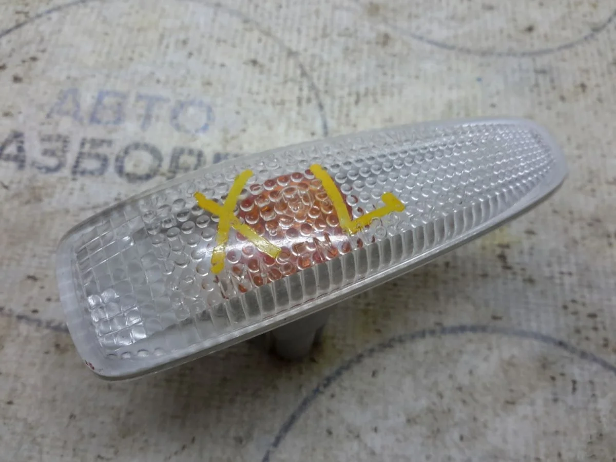 Повторитель в крыло Mitsubishi Outlander II (2005—2009)