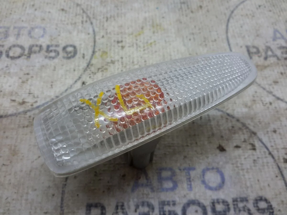 Повторитель в крыло Mitsubishi Outlander II (2005—2009)