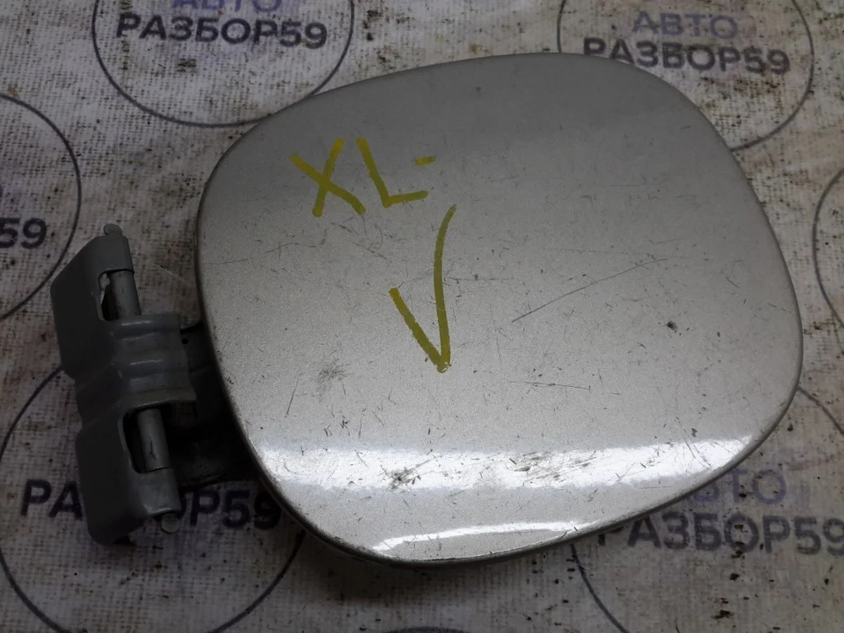 Лючок бензобака Mitsubishi Outlander II (2005—2009)