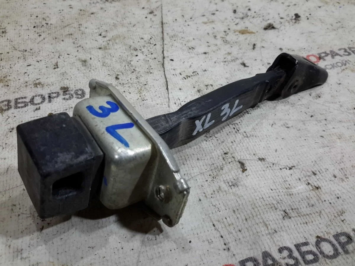 Ограничитель двери Mitsubishi Outlander II (2005—2009)