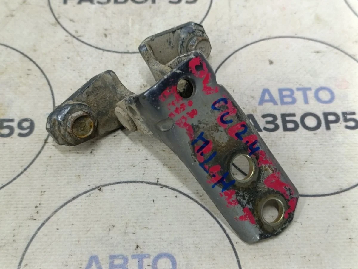 Петля двери Mitsubishi Outlander I (2002—2009)