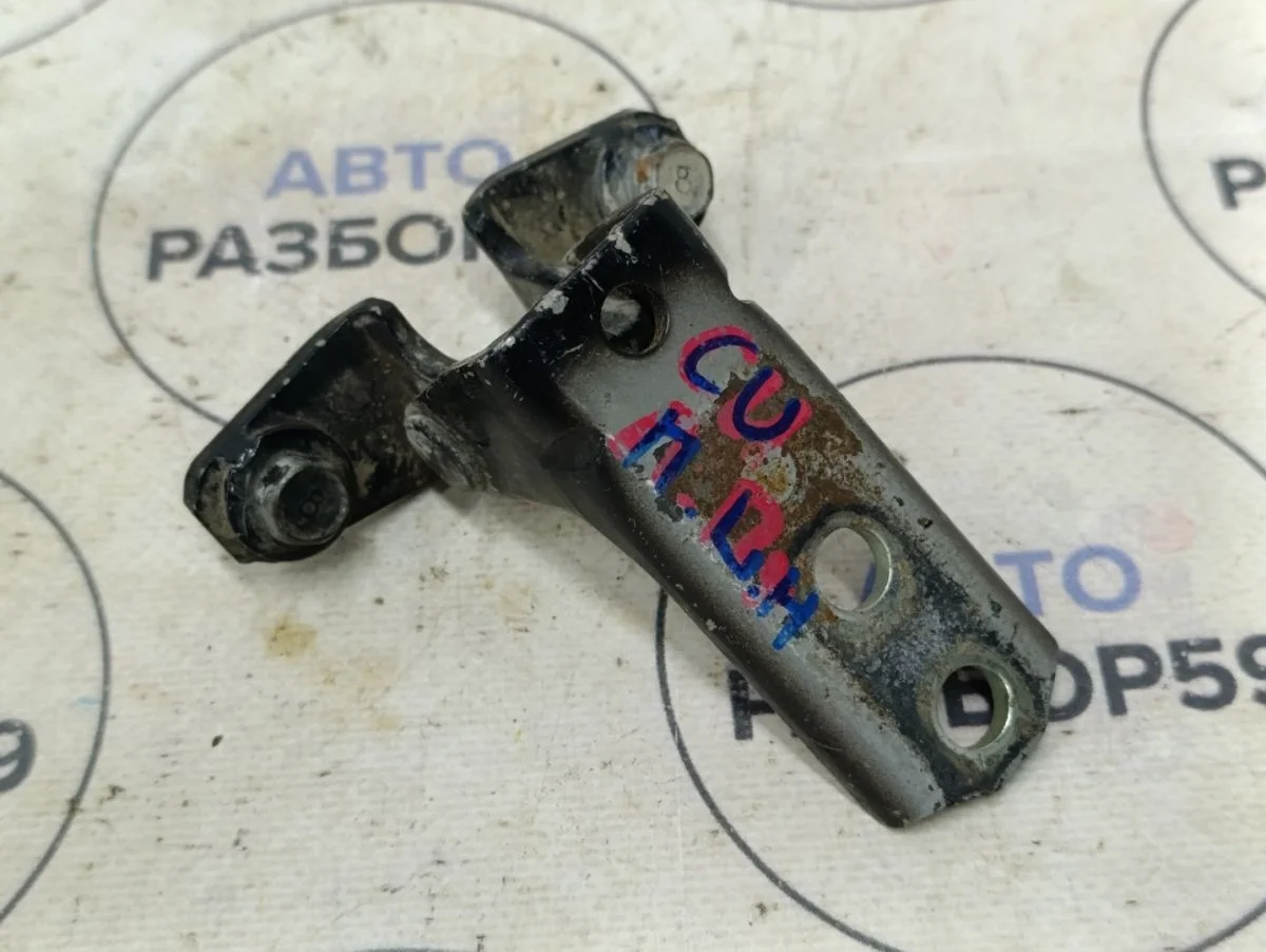 Петля двери Mitsubishi Outlander I (2002—2009)