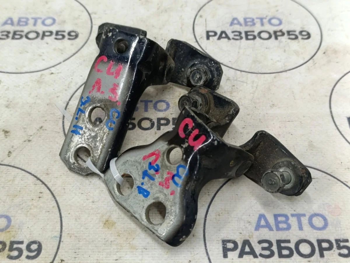 Петля двери Mitsubishi Outlander I (2002—2009)