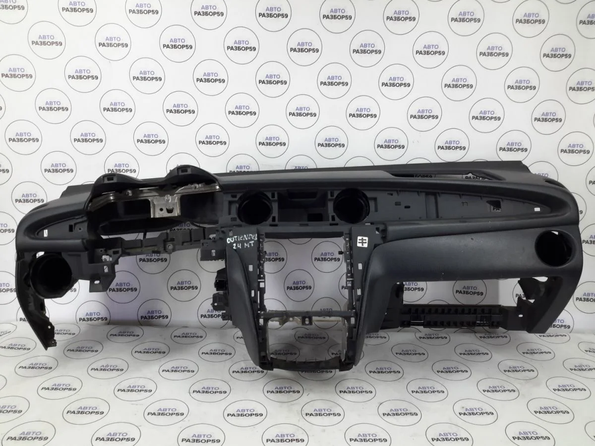 Торпедо Mitsubishi Outlander I (2002—2009)