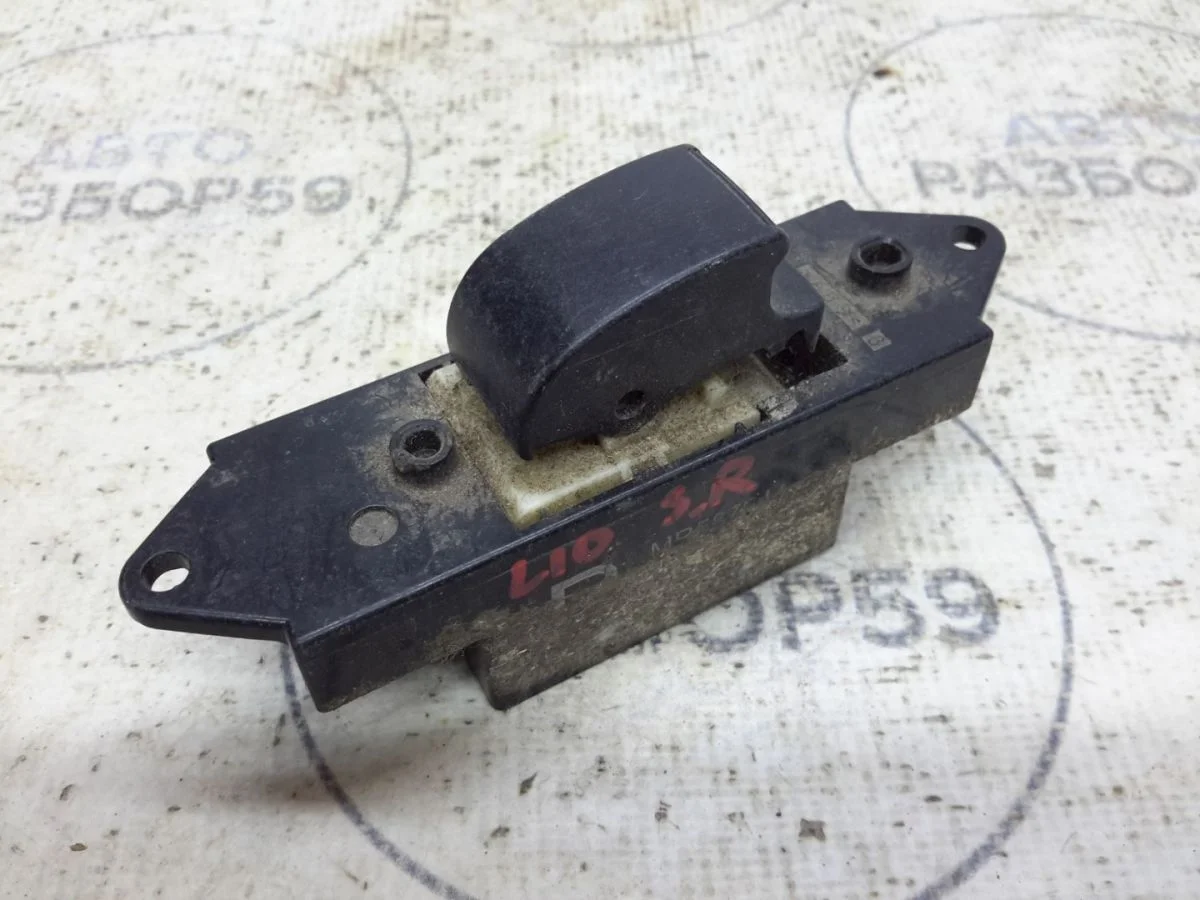 Кнопка стеклоподъемника Mitsubishi Lancer X рестайлинг 2 (2015—2017)