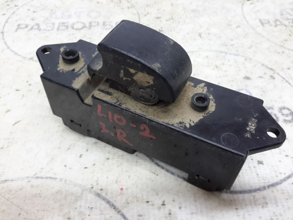 Кнопка стеклоподъемника Mitsubishi Lancer X рестайлинг 2 (2015—2017)