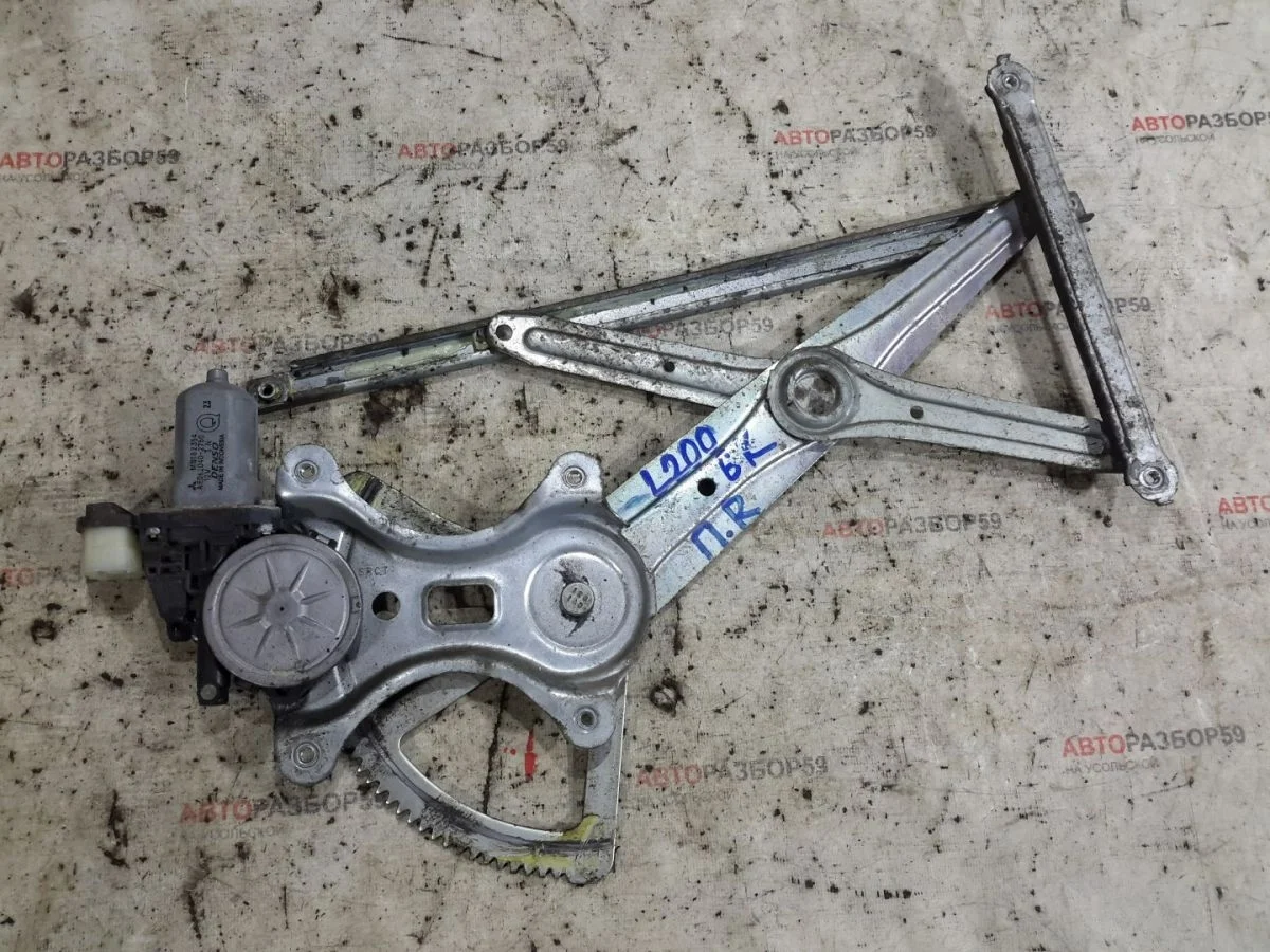 Стеклоподъемник передний правый Mitsubishi L200 IV рестайлинг (2013—2015)