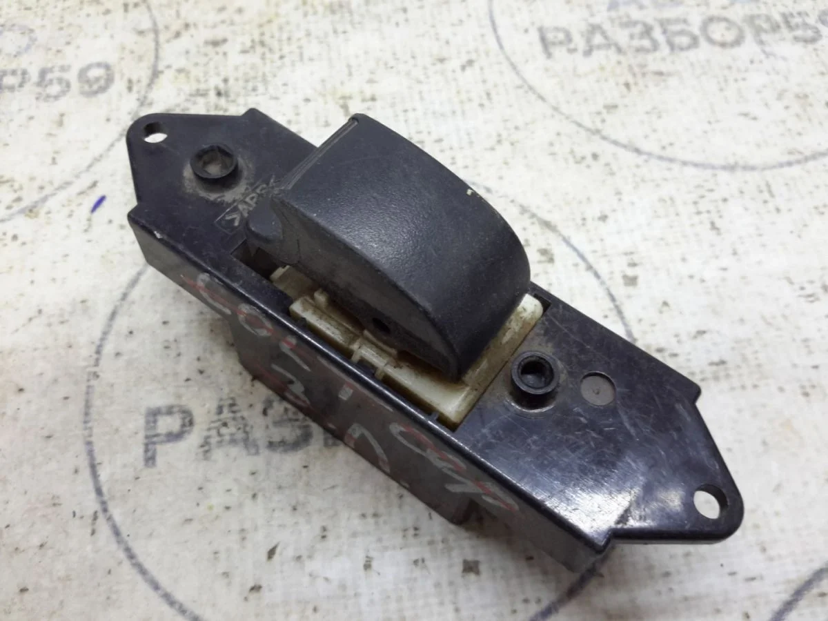 Кнопка стеклоподъемника Mitsubishi Colt Z30 (2002—2012)