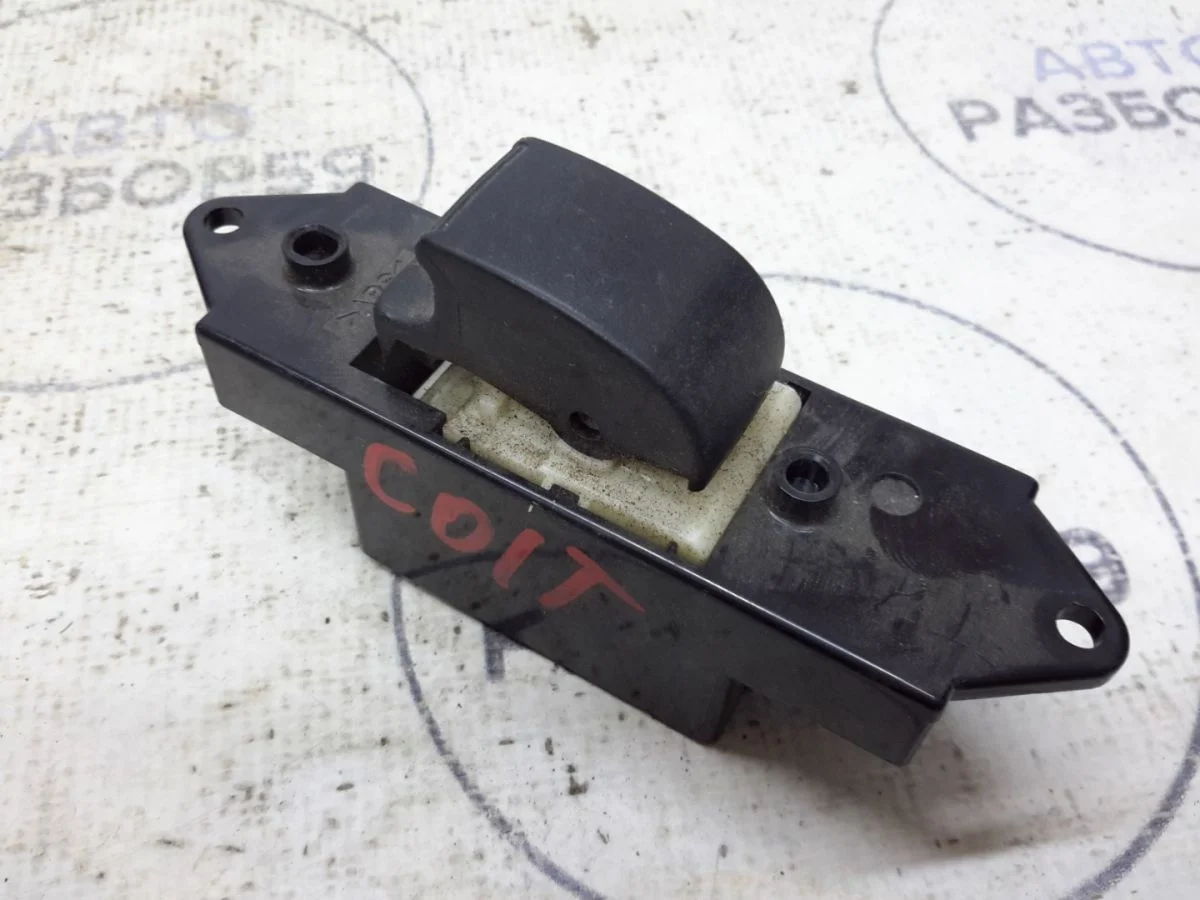 Кнопка стеклоподъемника Mitsubishi Colt Z30 (2002—2012)