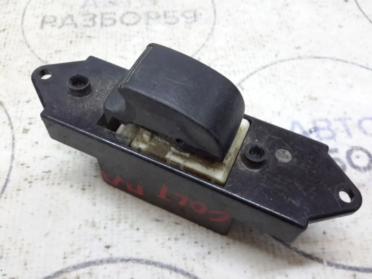 Кнопка стеклоподъемника Mitsubishi Colt Z30 (2002—2012)