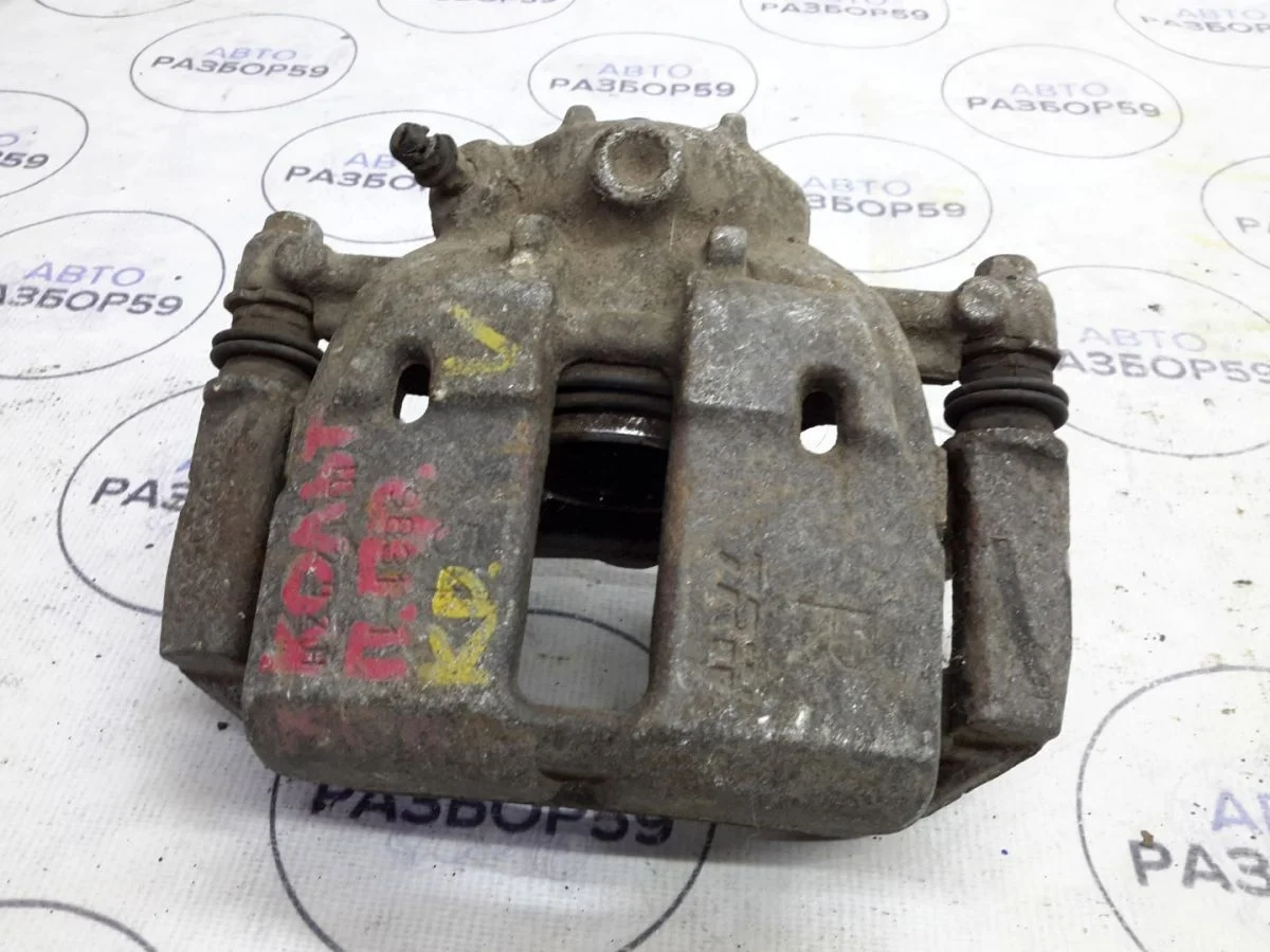 Суппорт передний правый Mitsubishi Colt Z30 (2002—2012)