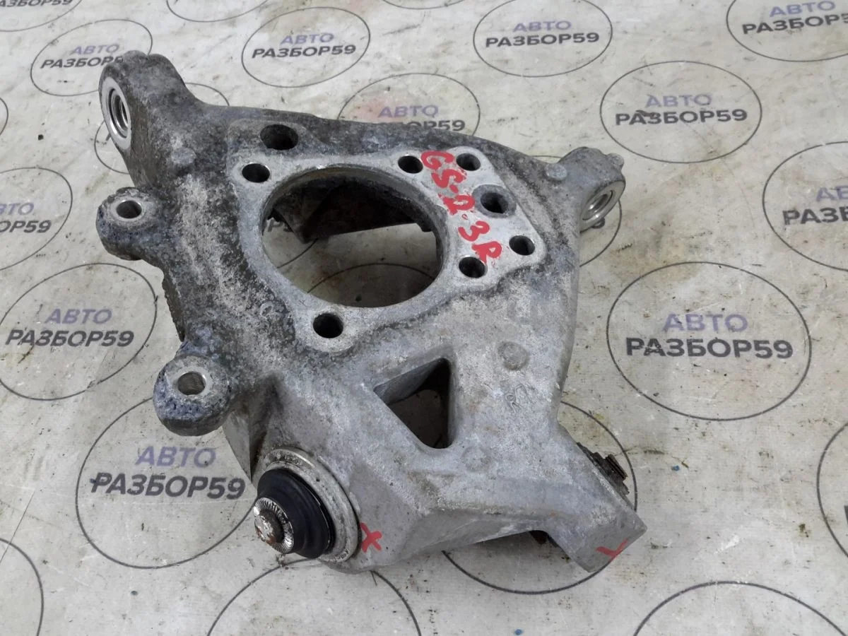 Кулак задний правый Lexus GS III рестайлинг (2007—2011)