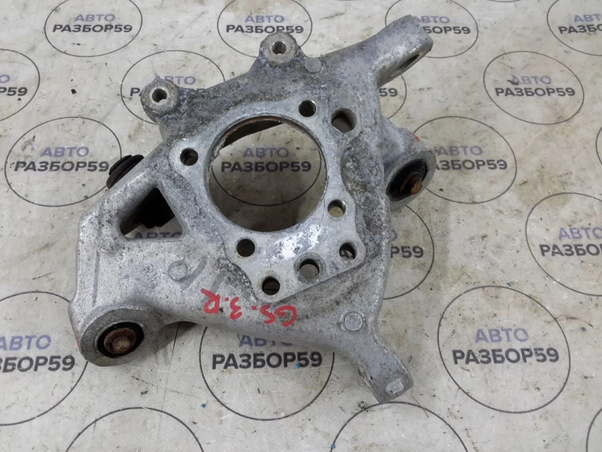 Кулак задний правый Lexus GS III рестайлинг (2007—2011)