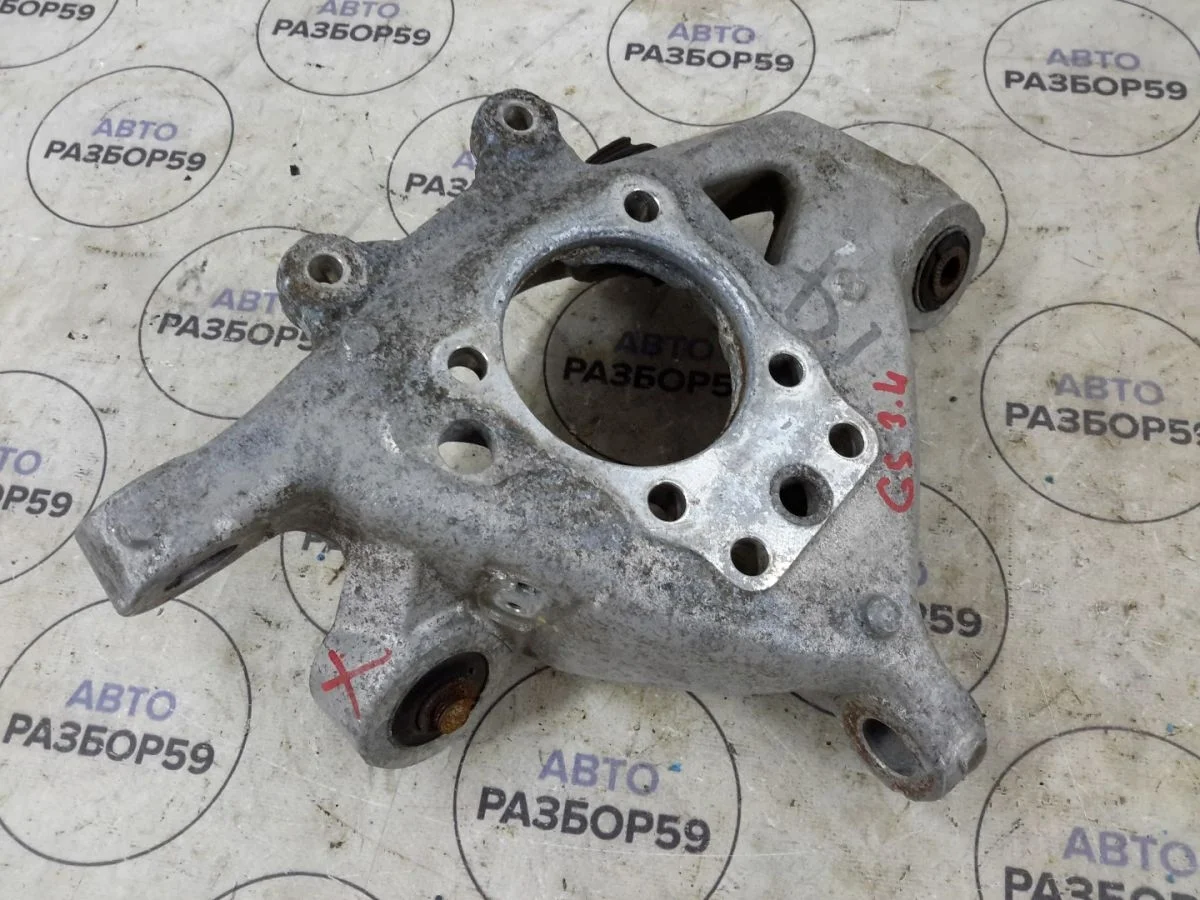 Кулак задний левый Lexus GS III рестайлинг (2007—2011)