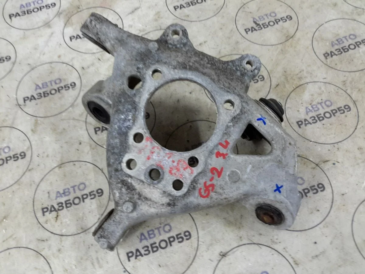 Кулак задний левый Lexus GS III рестайлинг (2007—2011)