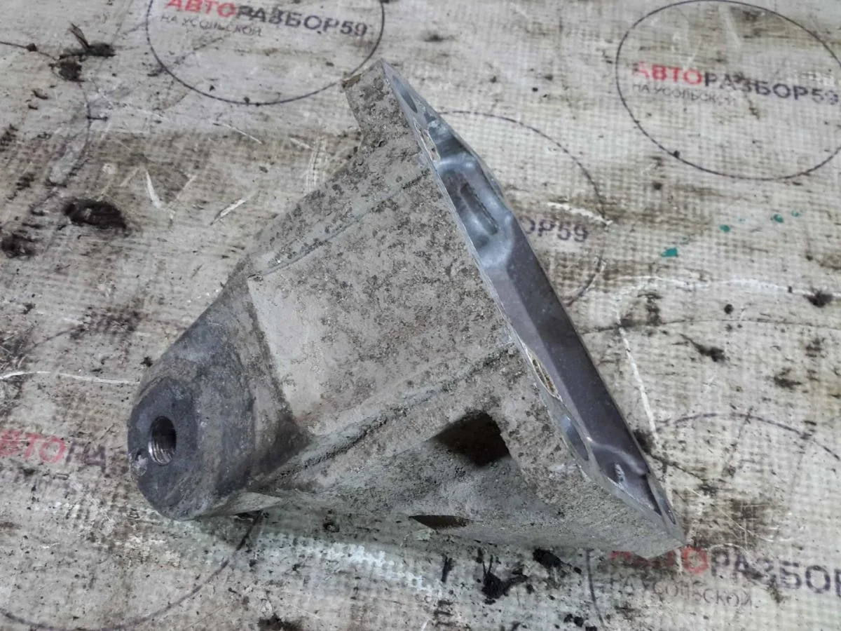 Кронштейн двигателя правый Lexus GS III рестайлинг (2007—2011)