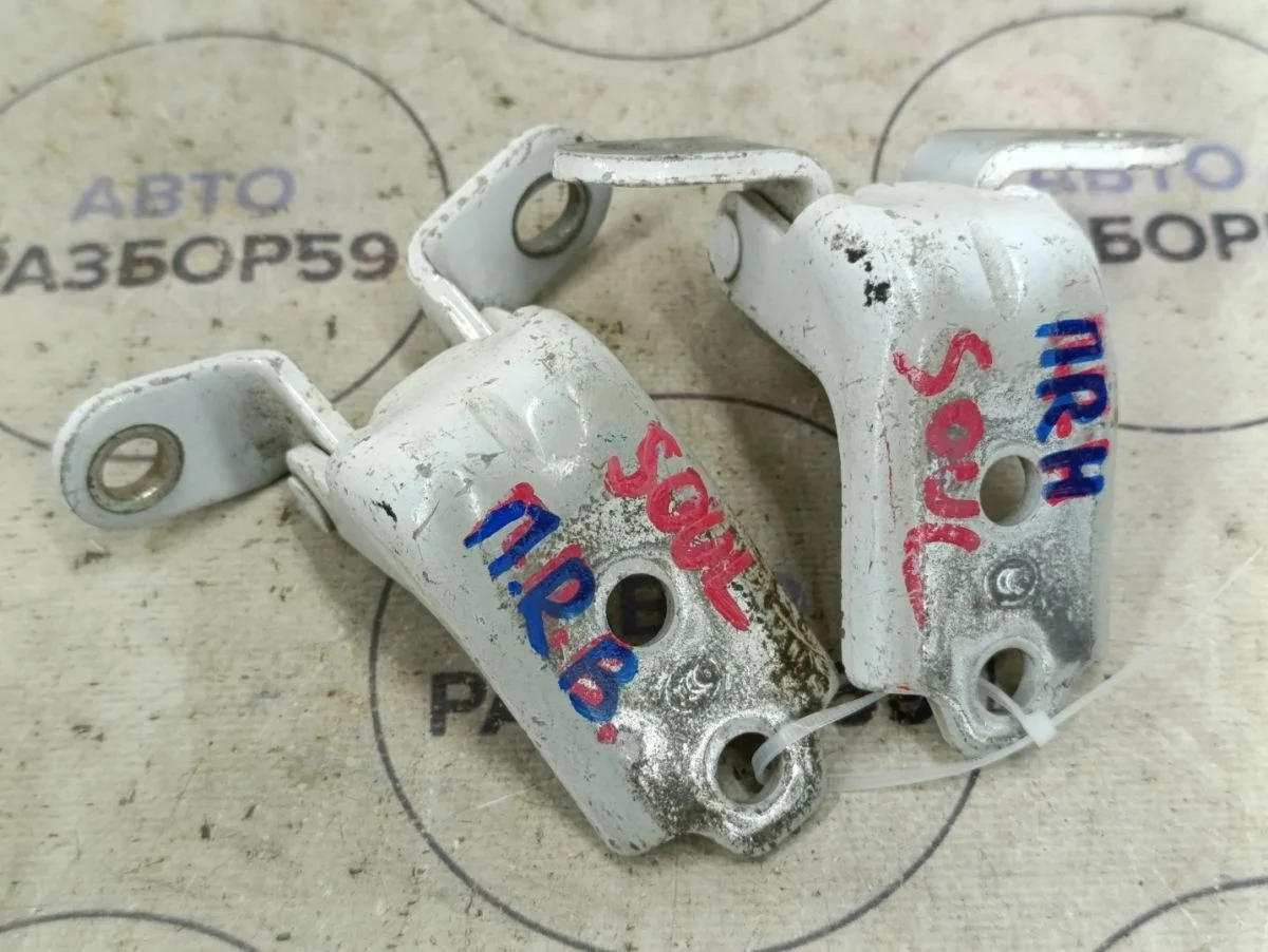 Петля двери Kia Soul I (2008—2011)