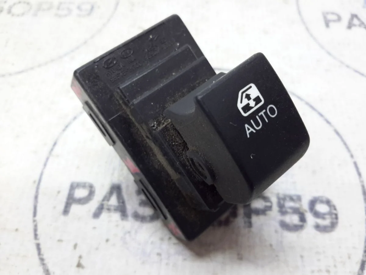 Кнопка стеклоподъемника Kia Ceed ED рестайлинг (2010—2012)