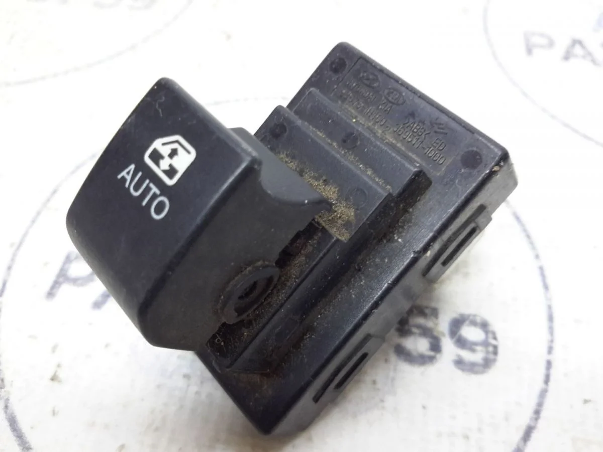 Кнопка стеклоподъемника Kia Ceed ED рестайлинг (2010—2012)