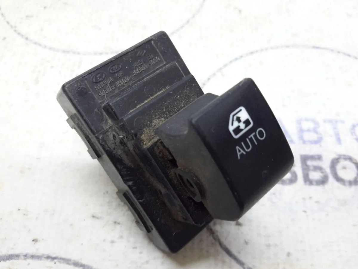 Кнопка стеклоподъемника Kia Ceed ED рестайлинг (2010—2012)