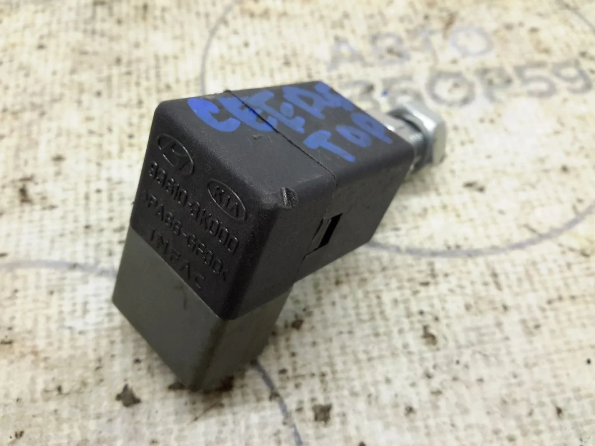 Датчик включения стоп-сигнала Kia Ceed ED рестайлинг (2010—2012)