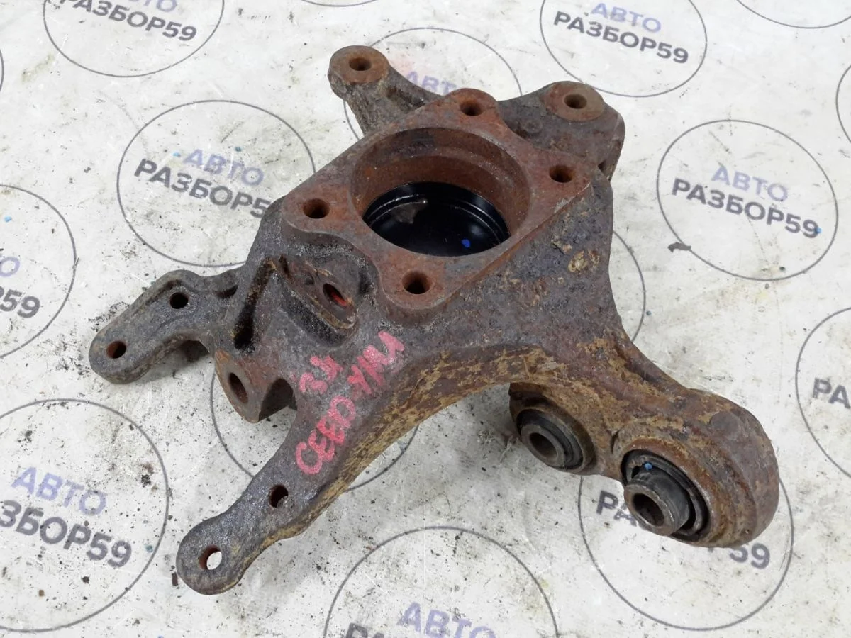 Кулак задний левый Kia Ceed ED рестайлинг (2010—2012)