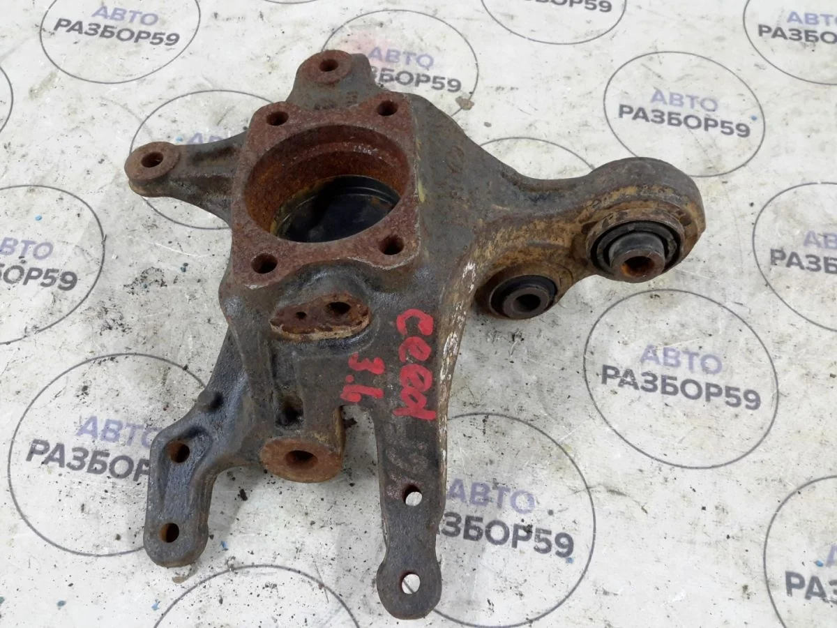 Кулак задний левый Kia Ceed ED (2006—2010)