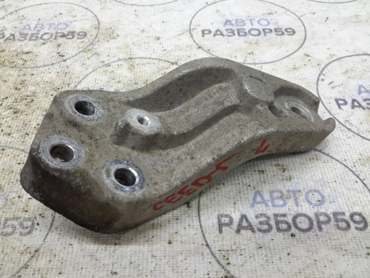 Кронштейн двигателя правый Kia Ceed ED рестайлинг (2010—2012)