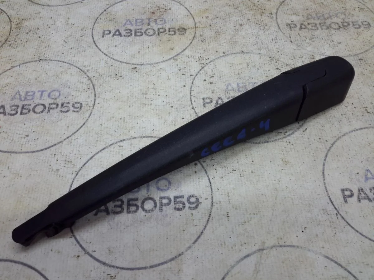 Поводок стеклоочистителя Kia Ceed ED рестайлинг (2010—2012)