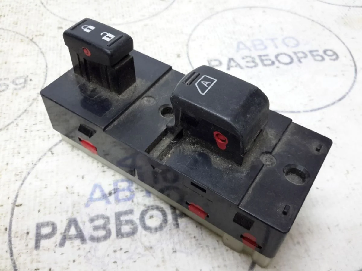 Кнопка стеклоподъемника Infiniti QX70 I (2013—2018)