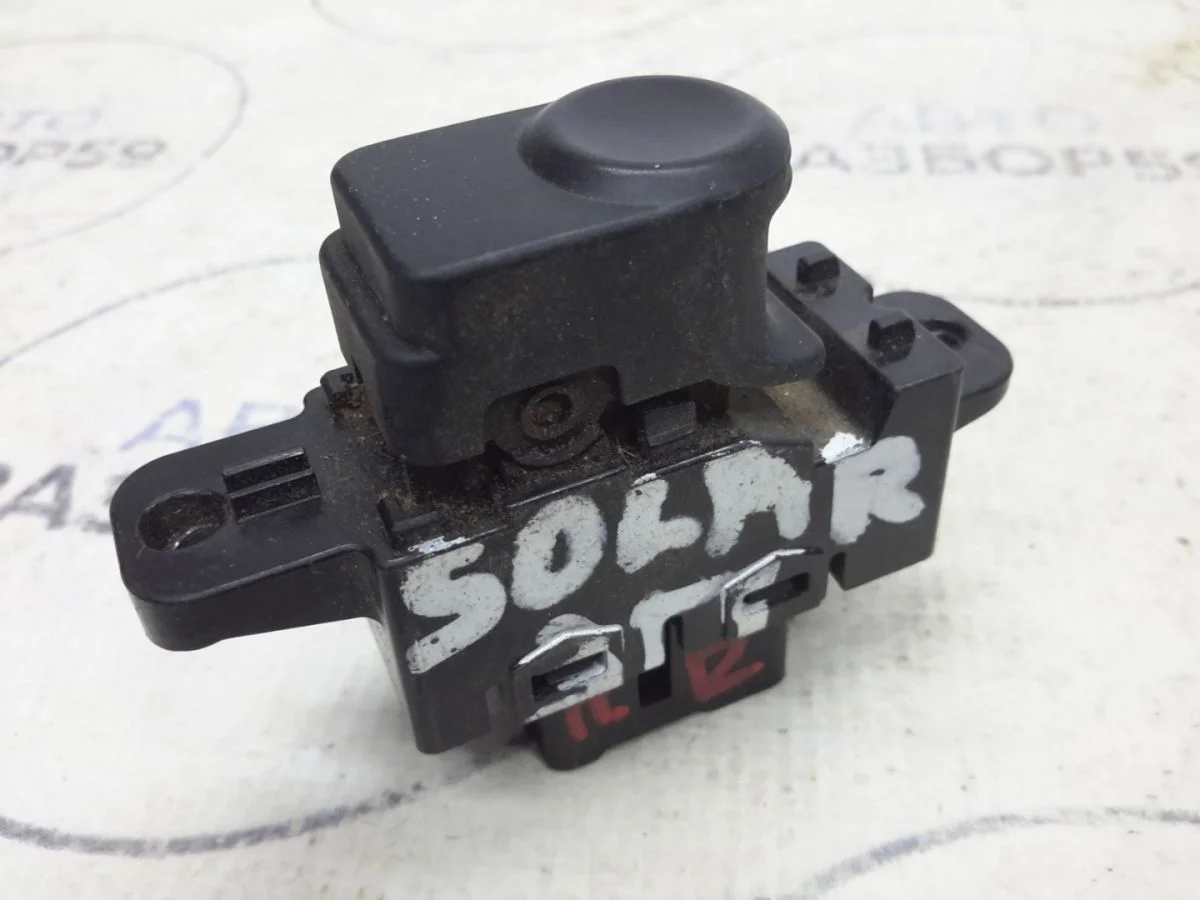 Кнопка стеклоподъемника Hyundai Solaris I (2010—2014)