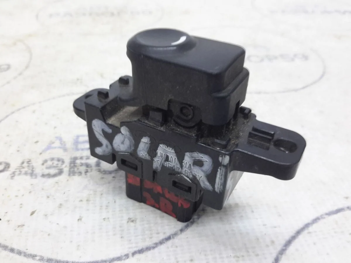 Кнопка стеклоподъемника Hyundai Solaris I (2010—2014)