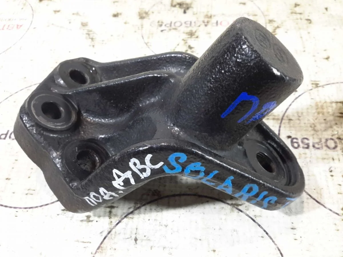 Кронштейн опоры двигателя правый Hyundai Solaris I (2010—2014)