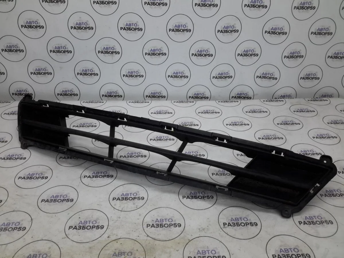 Решетка переднего бампера Hyundai Solaris I (2010—2014)