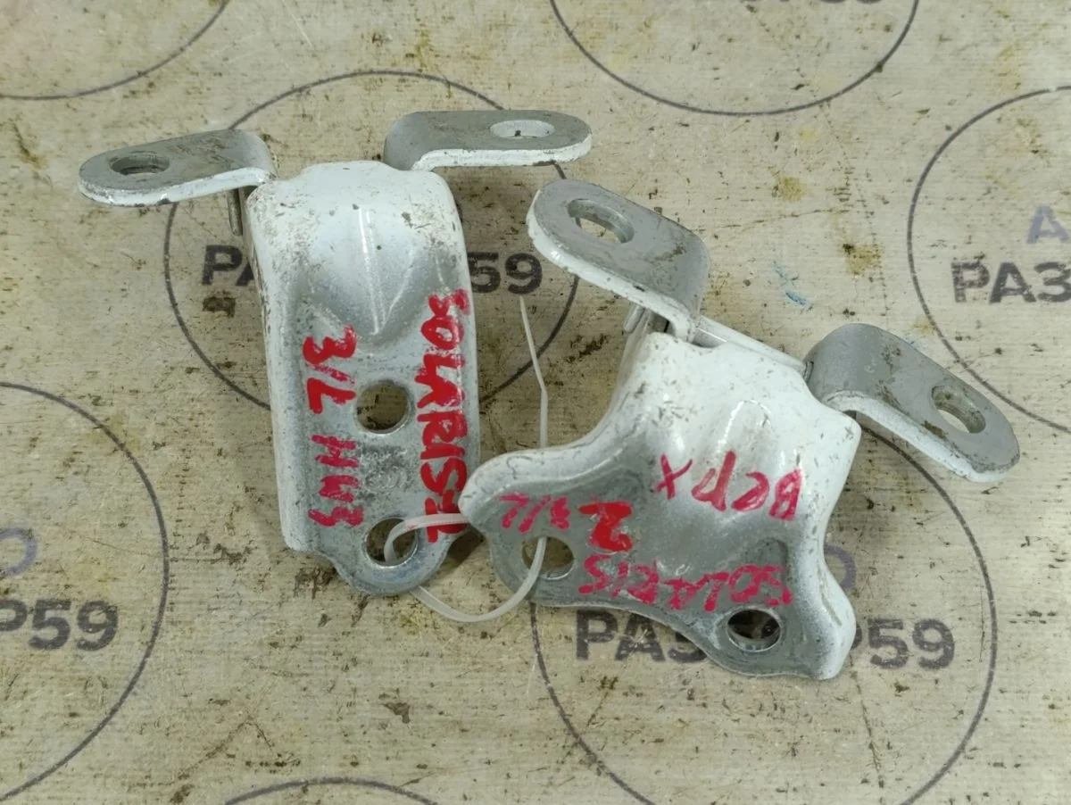 Петля двери Hyundai Solaris I (2010—2014)