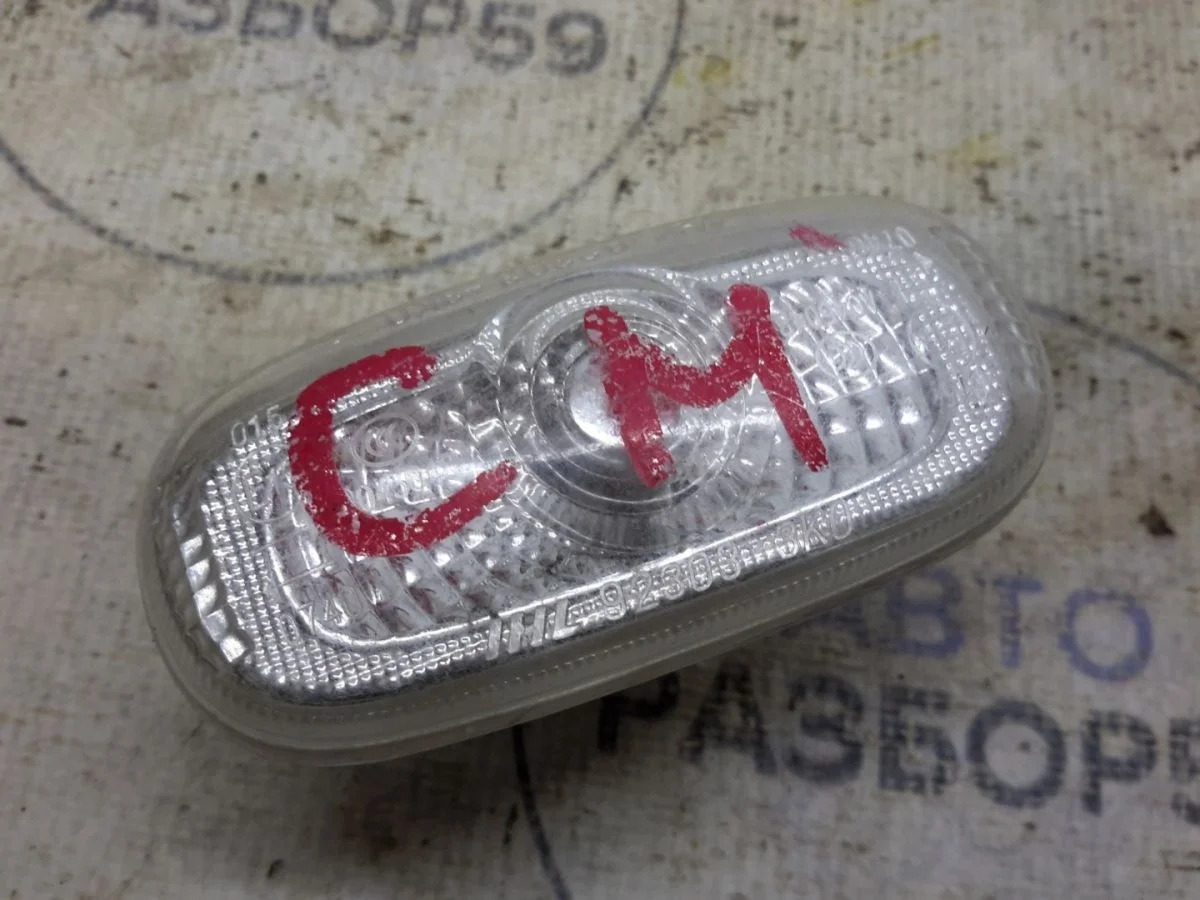 Повторитель в крыло Hyundai Santa Fe I (2000—2012)