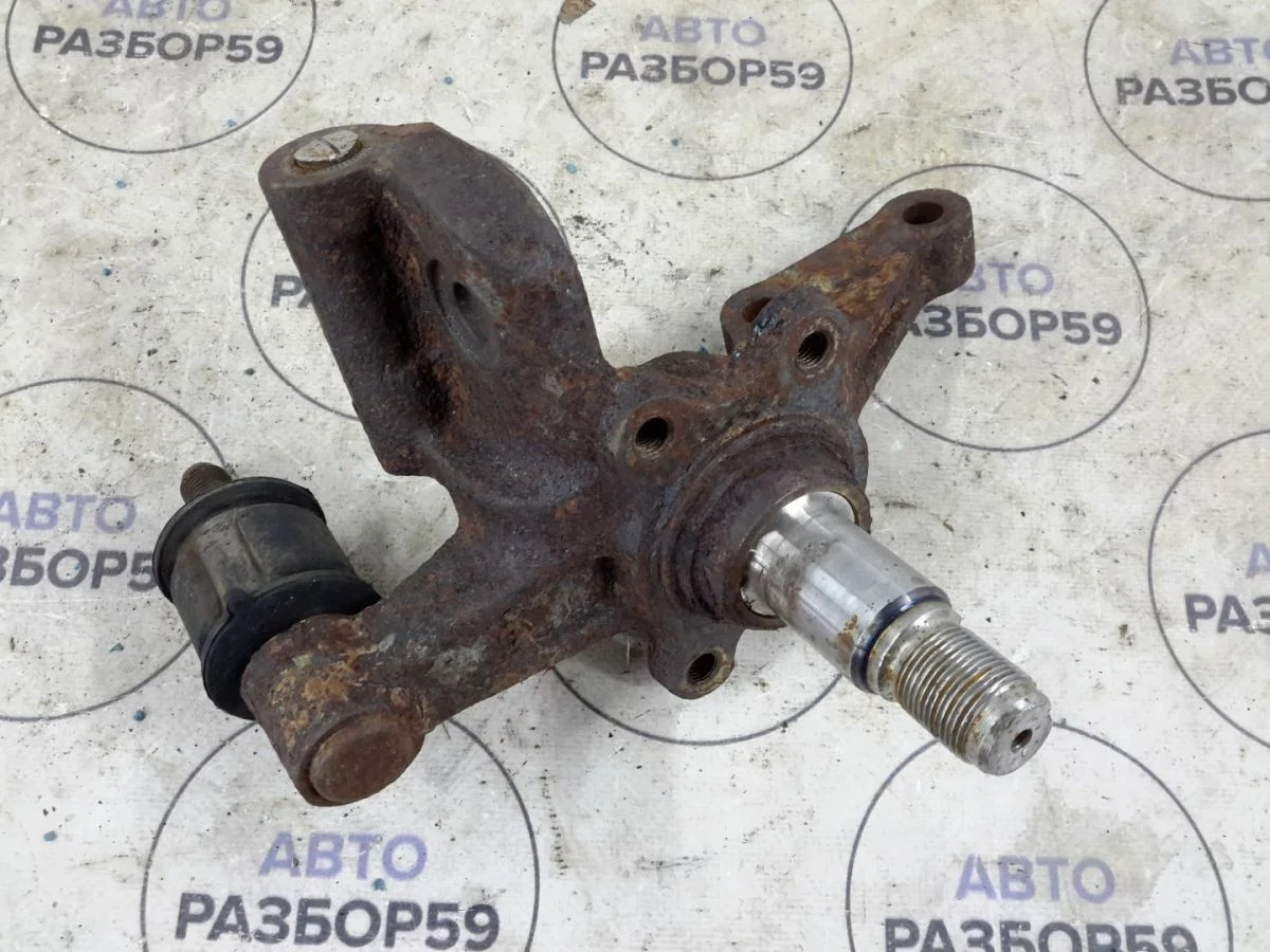 Кулак задний правый Hyundai Accent II (1999—2012)