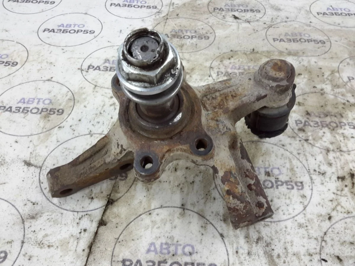 Кулак задний правый Hyundai Accent II (1999—2012)