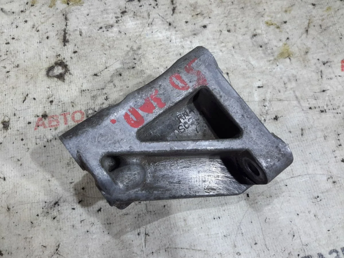 Кронштейн генератора Honda Civic VIII (2005—2009)