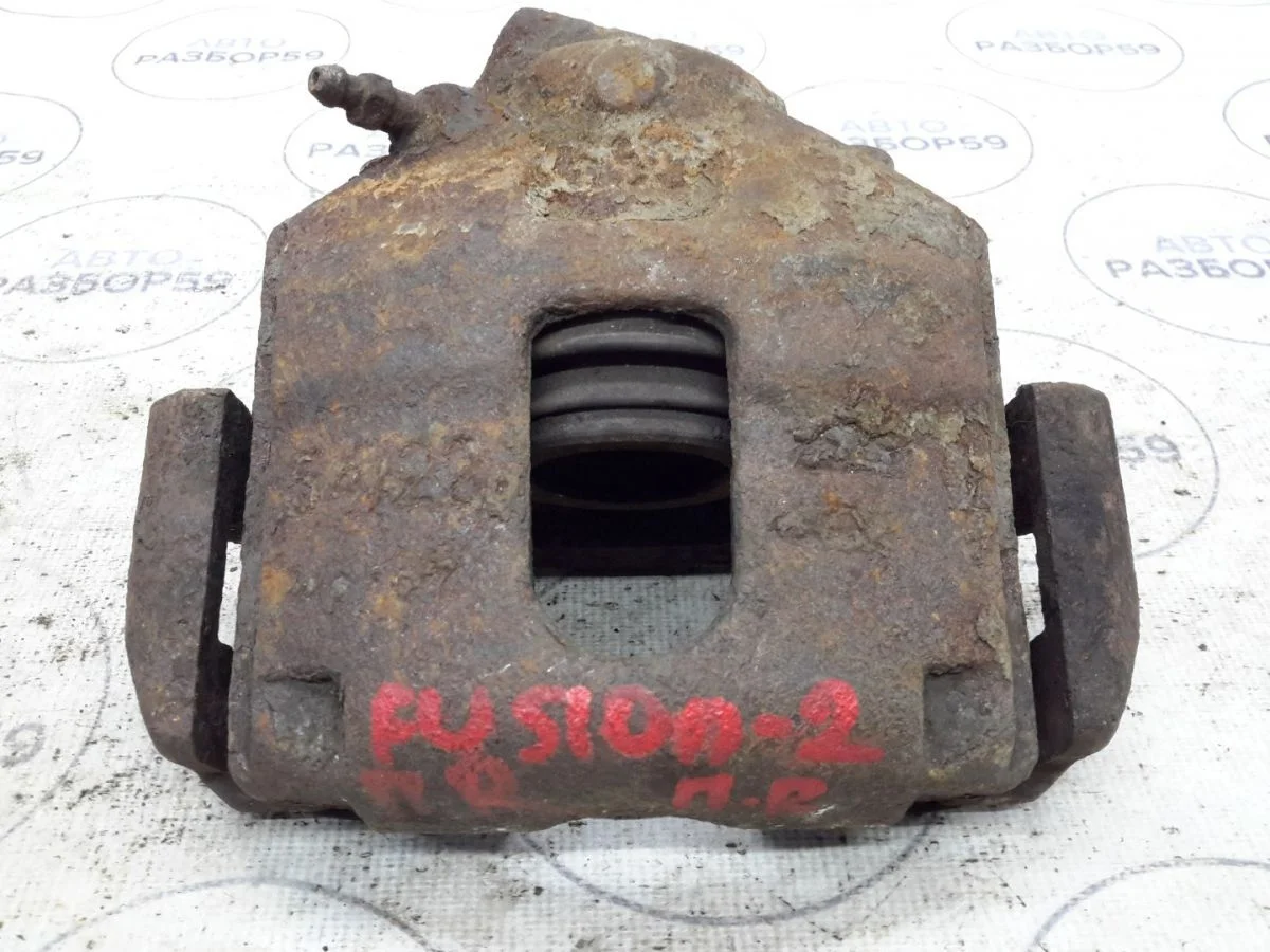 Суппорт передний правый Ford Fusion I (2002—2005)