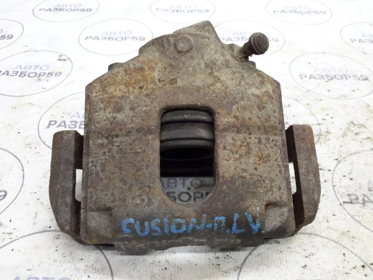 Суппорт передний левый Ford Fusion I (2002—2005)