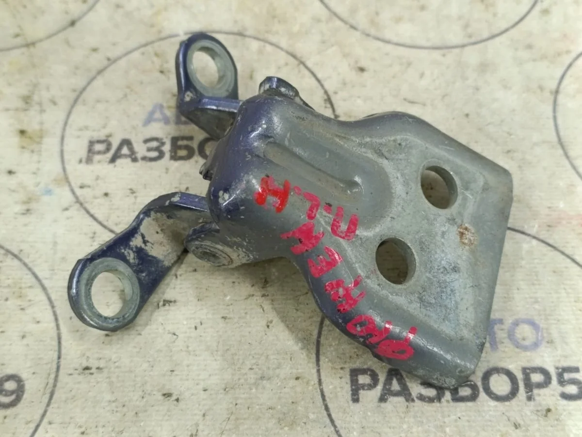 Петля двери Ford Fusion I (2002—2005)