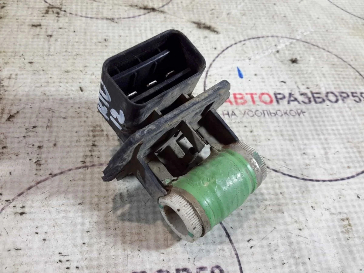 Резистор вентилятора радиатора Ford Focus II (2005—2008)